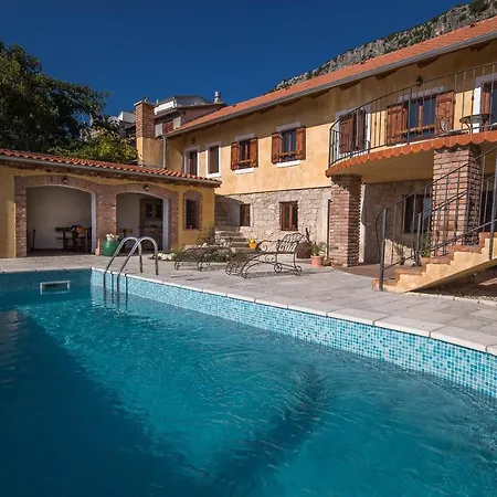 Villa Hacienda *
